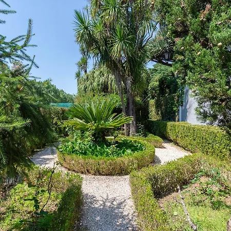 Apartment Libania Queluz